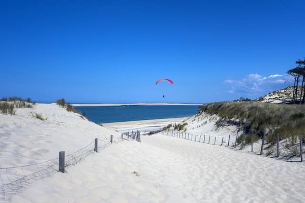 Quels sont les avantages de séjourner au camping dans les Landes à deux pas d'un lac ?