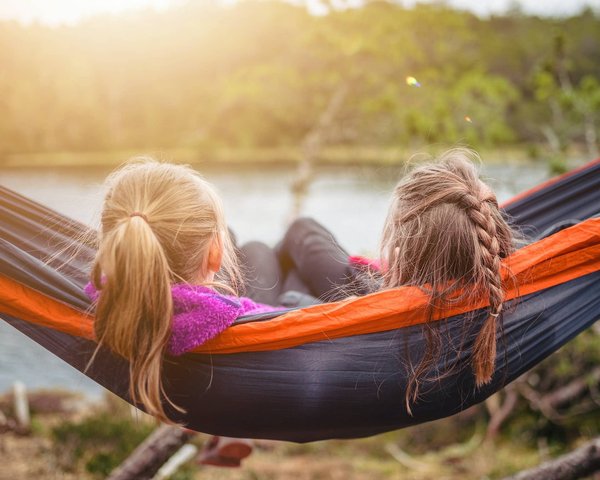 Quelles sont les activités touristiques à faire en ville proches d'un camping de Nîmes ?