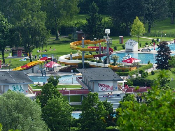 Quels sont les bons plans pour camper en Aveyron avec piscine ?