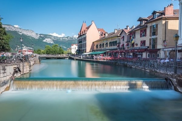 Découvrez l'aire de camping-car de La Thuile près du lac d'Annecy : Votre Guide Complet pour un Séjour Inoubliable